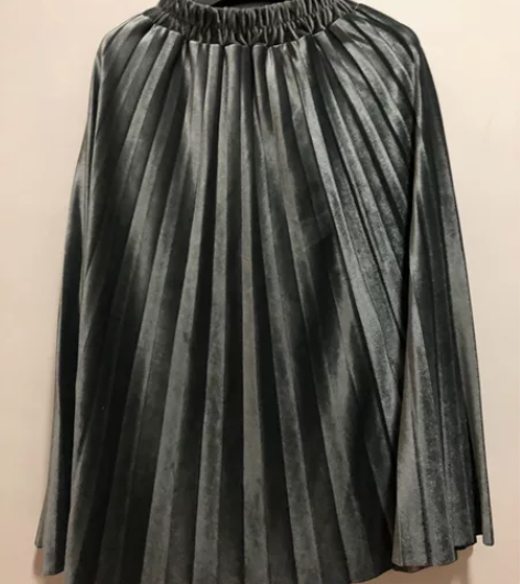 灰色金丝绒中裙,有内衬,质感非常好,买回来没穿过,包邮不退换... 灰色金丝绒中裙,有内衬,质感非常好,买回来没穿过,包邮不退换...