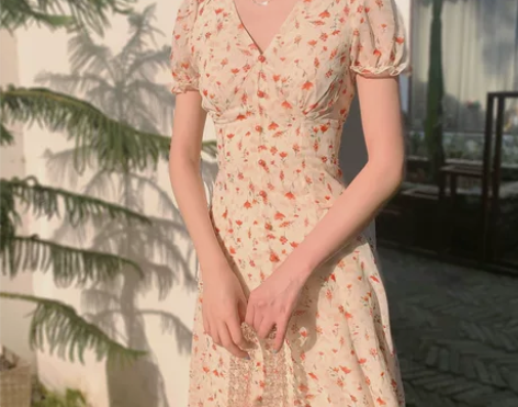 2023夏季碎花连衣裙法式温柔风甜美初恋V...