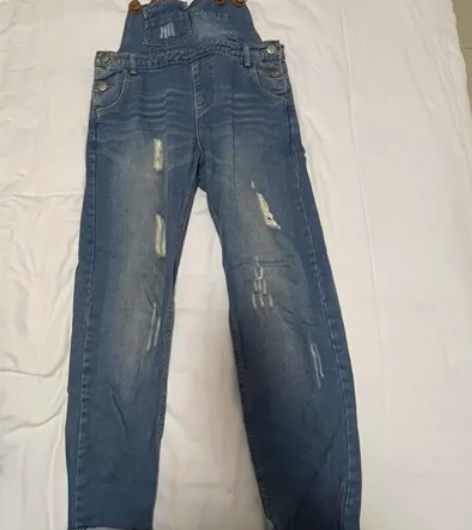 背带牛仔裤 很有型！