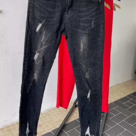 No.229：全新破洞牛仔裤修身铅笔裤，没...