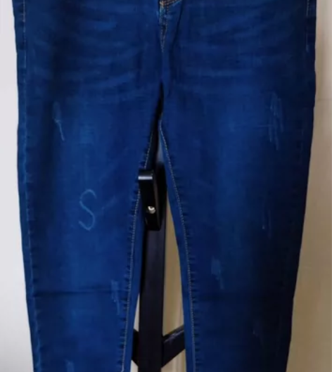 特价春款牛仔裤修身百搭铅笔裤，有弹性薄款，...