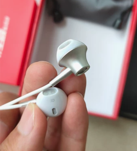 白菜价耳机！如图所示！ 线长1.5米，很长...