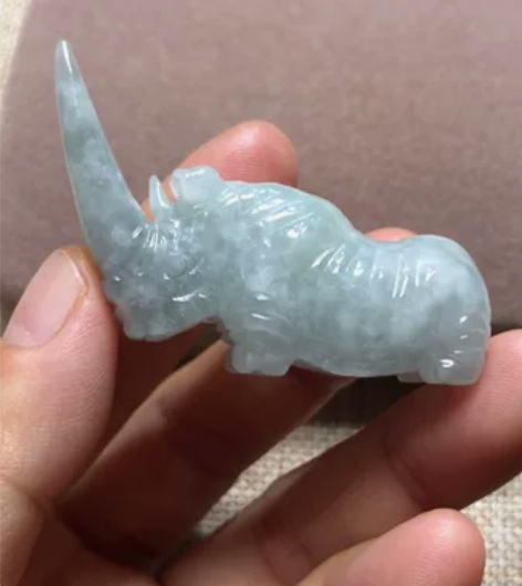 翡翠A货玉石玉雕文玩收藏 冰糯种犀牛立体小...