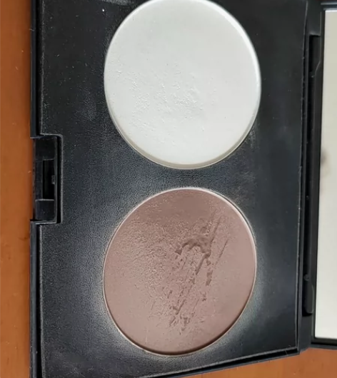 红与黑修容高光一体粉盘定妆 15元 散粉饼...