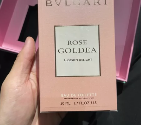 领克06粉色礼盒的宝格丽欢沁玫香女士淡香水...