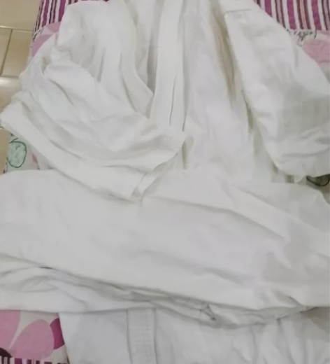 传统空手道道服，裤子是系绳款，适合180身...