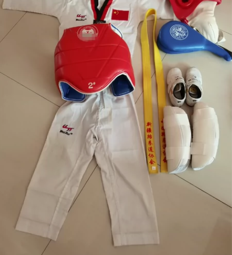 跆拳道服及护具（跆拳道上衣58，裤子72，...