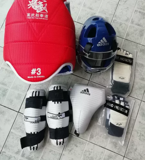 跆拳道护具 九成新  全套  自提 感兴趣...