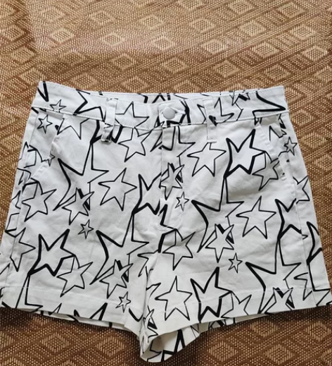 zara短裤，有点弹性，全新，腰围72左右...