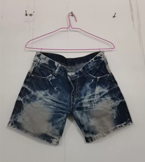 女士蓝色扎染牛仔短裤纯棉面料,腰围84,裤...