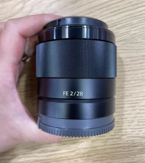 索尼镜头 28f2 镜头成色极新如图，包装...