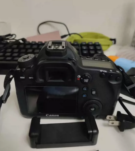 女生自用佳能6d，跟风买的相机，买到后不会...