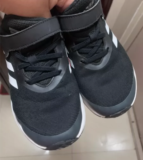 阿迪男童运动鞋27码 感兴趣的话点“我想要...