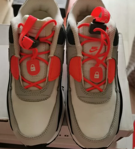 几乎全新 耐克正品 大童鞋 带盒 成色送人...