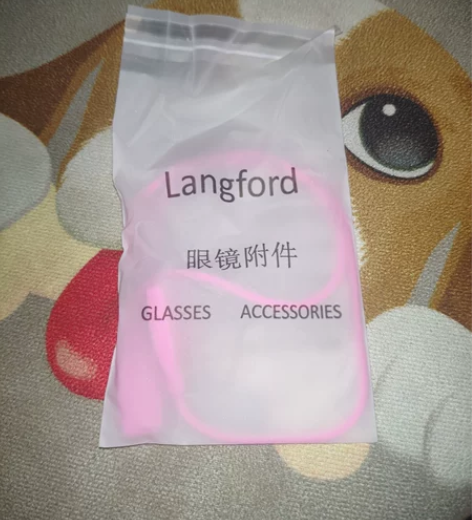 眼镜挂绳，两条15自取 感兴趣的话点“我想...