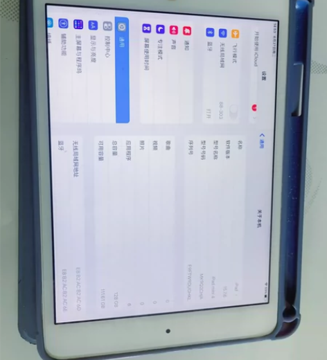 出个闲置的mini4 128g用了几年了...