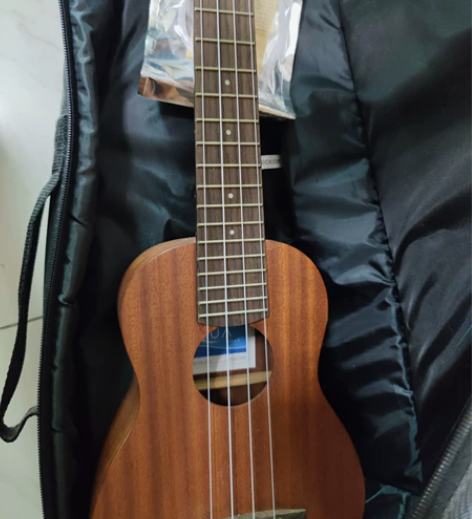 彩虹人牌尤克里里闲置 21寸的小尤克里里没...