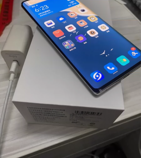 ?荣耀70 （5G）备用机  背面磕裂2个...