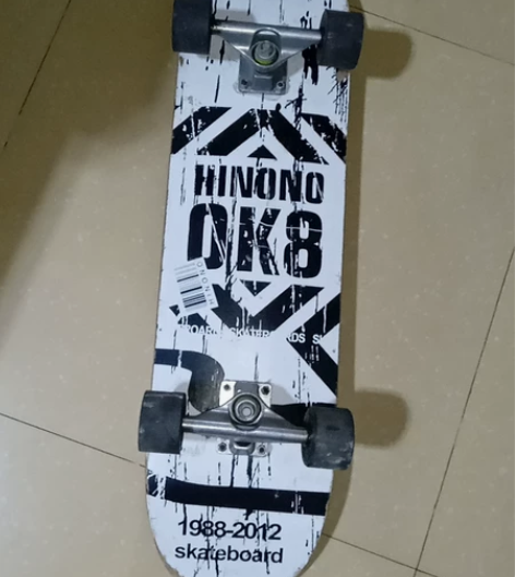 儿童滑板，木质加厚，二手售出不退换，喜欢拍...