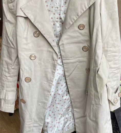 简朵风衣，适合100斤以内的美美 感兴趣的...