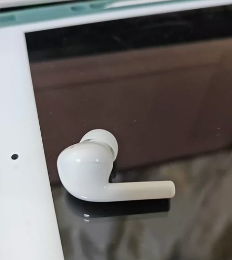 买荣耀magic5送的耳机，用了不到一个月...