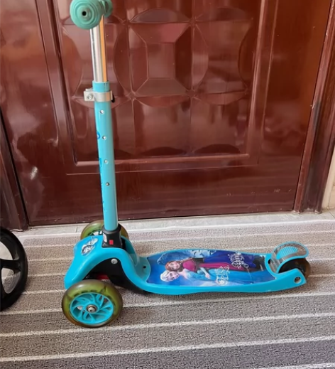 迪士尼滑板车，闲置在家，8、9成新，艾莎公...