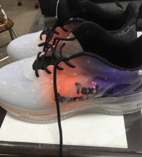 气垫篮球鞋42码两种颜色 距离远不包邮 一...