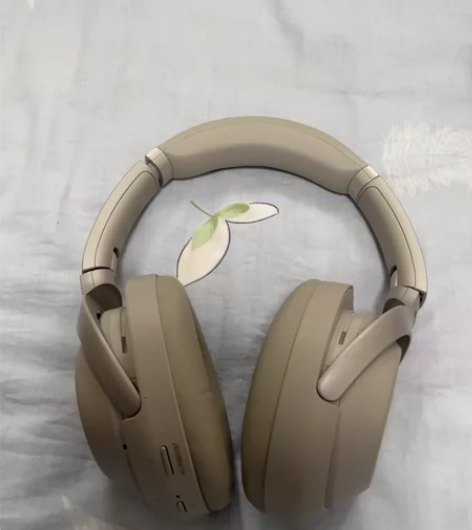 索尼耳机 8成新 感兴趣的话点“我想要”和...