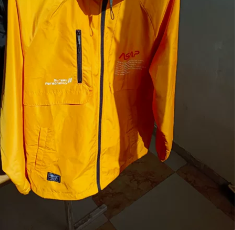 去年春季买的，买回来穿的次数不超过五次，没...