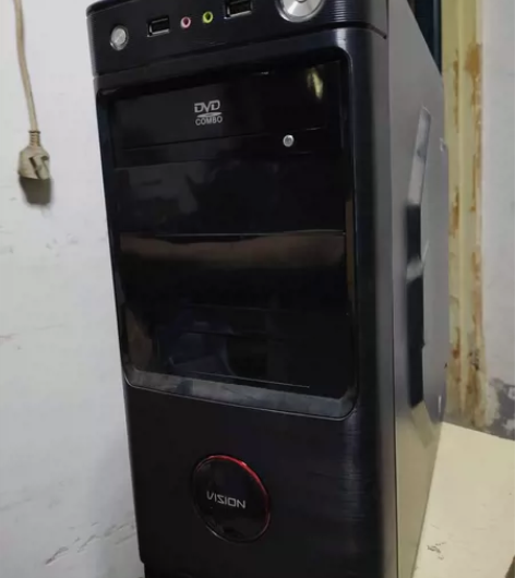 电脑主机i3-6100，技嘉主板，金士顿D...