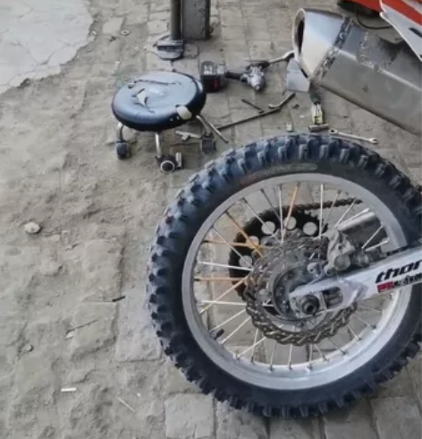 出售波速尔奸五一辆不烧机油，前减震一根漏油...