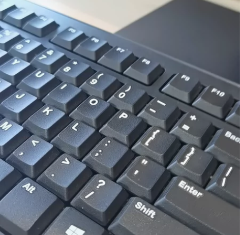 出售联想台式机一套，配件齐全，给钱就卖，自...