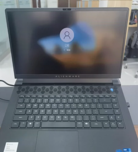 外星人M15R6笔记本电脑，办公室一直摆着...