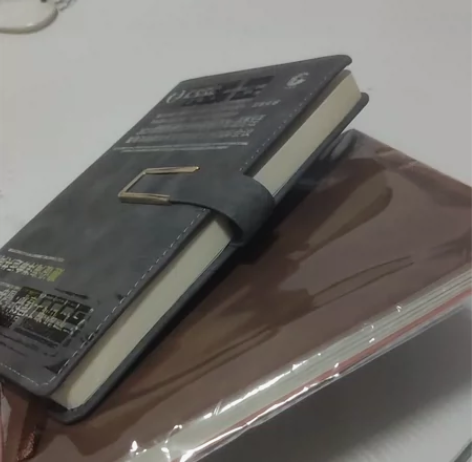 本子两个质量都非常好是厚的皮面的，灰色那个...