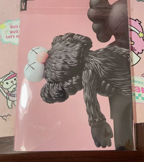 KAWS NGV 笔记本 全新 购于墨尔本...