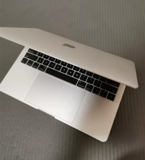 苹果笔记本macbookpor，17年的，...