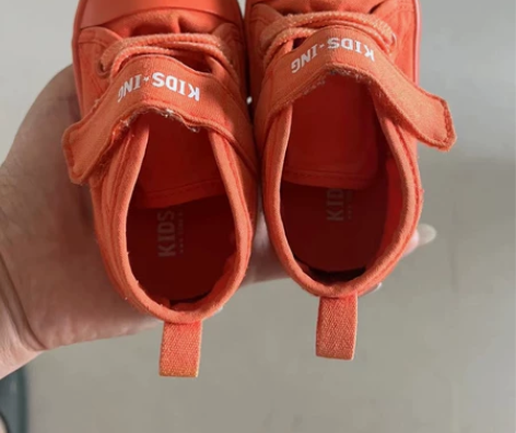 宝宝的鞋,脚大了穿不上了,没穿过几次,很干...