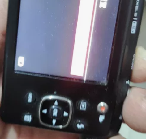 爱国者F570数码相机，开机就马上关机，不...