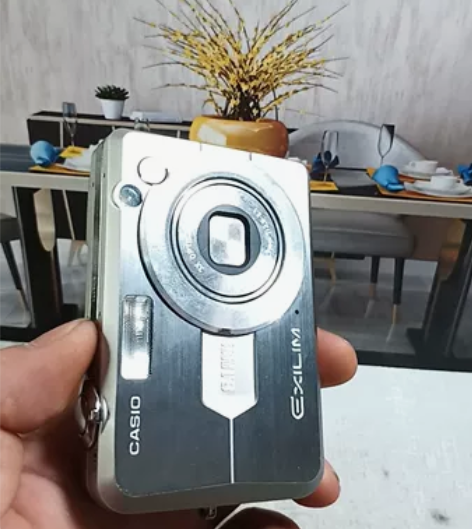 卡西欧z850，成色好，闪光灯好，传感器老...