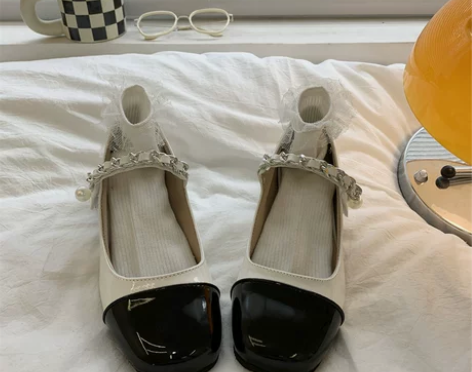 【38焕新周】白色复古粗高跟玛丽珍小皮鞋女...