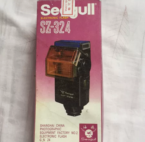 海鸥S在324电子闪光灯几乎全新电池盖全新...