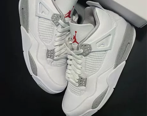 奥莱折扣店拉回来一批AJ4白灰奥利奥复古篮...