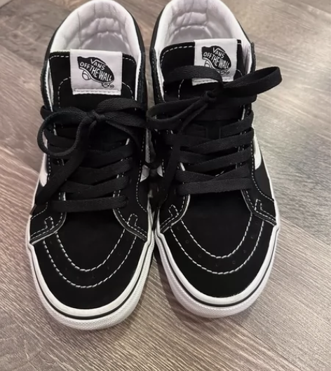 vans中帮板鞋男女同款37码 感兴趣的话...