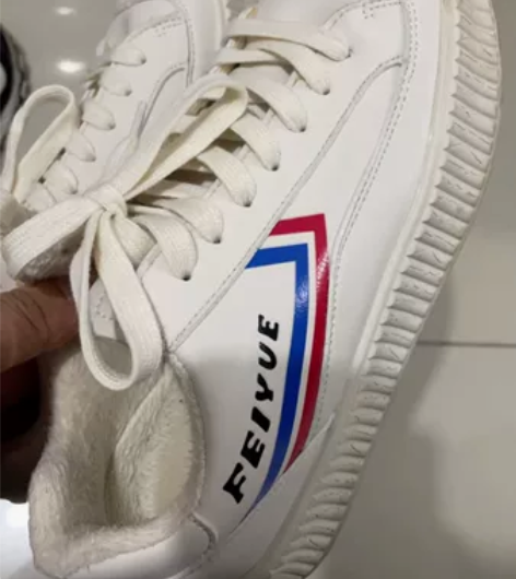 飞跃牌，加棉小白鞋。8成新吧。 感兴趣的话...