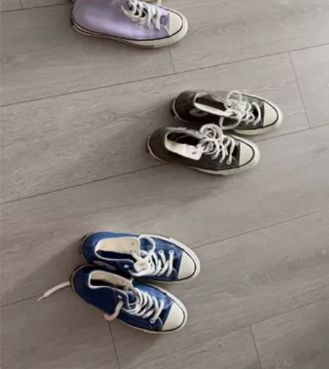 匡威的鞋子,基本没穿过,只剩绿色的了80一...