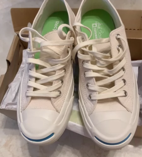 日版匡威开口笑，全新，打折购买的买的有点紧...