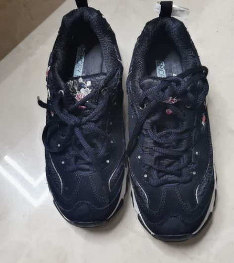 老婆大人的斯凯琪女鞋，35.5码 感兴趣的...