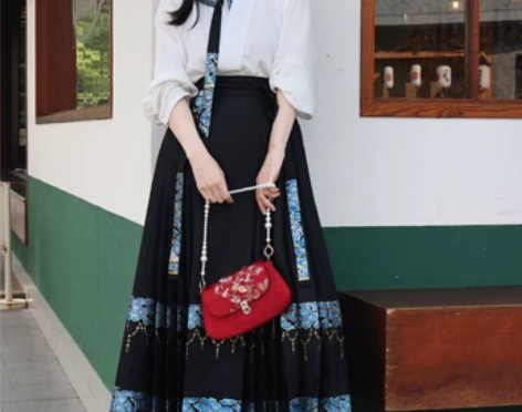 远山黛原创汉服[翠云鹤舞]仿点翠马面裙国风...