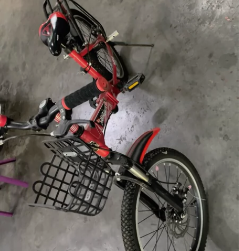 一台折叠的自行车，胎纹都是新的，使用次数用...