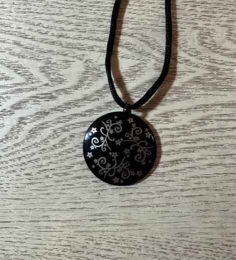 卡地亚钢钛吊坠，另可一并赠送两张宝格丽祝福...